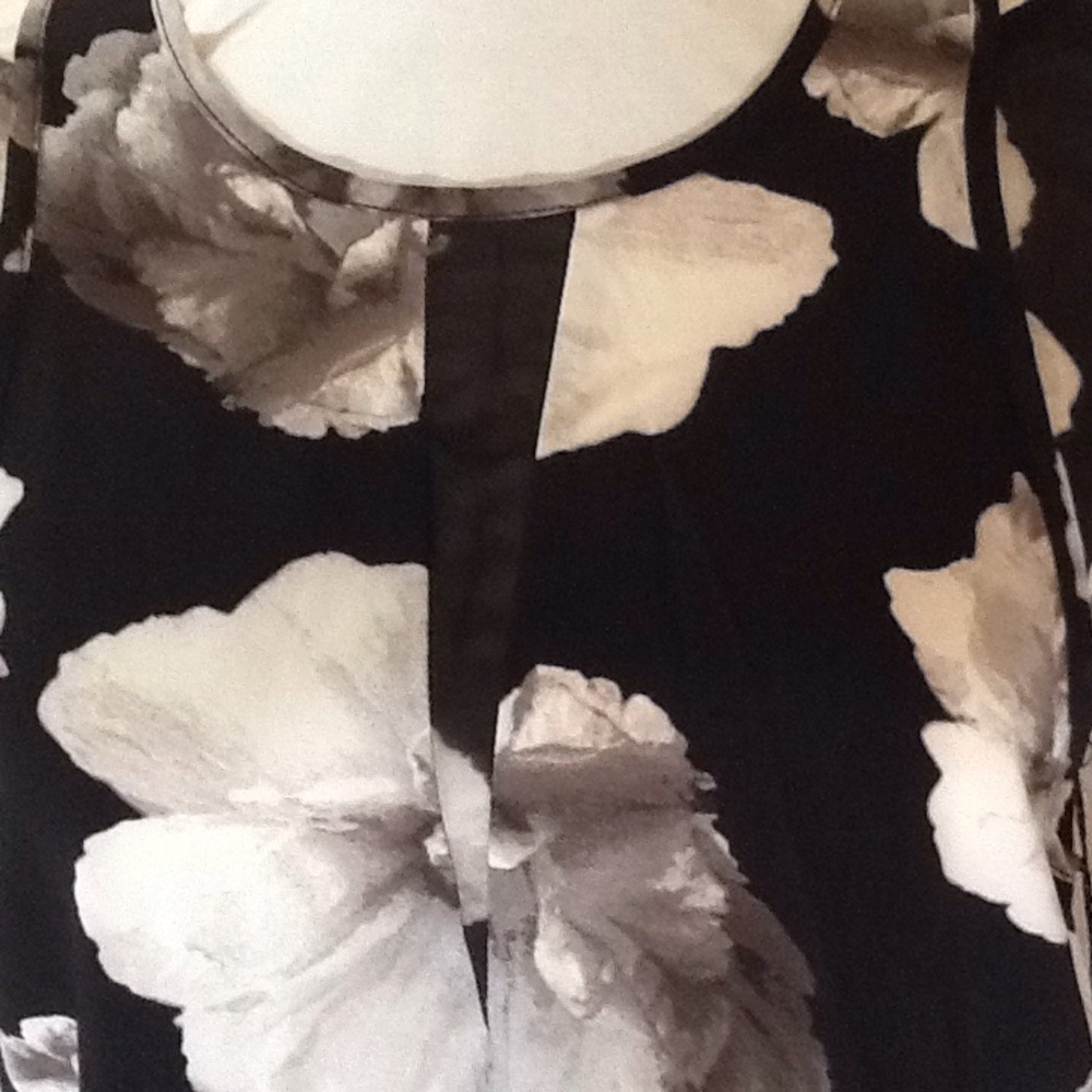 Vera Wang Floral Cold Shoulder Career Blouse NWT - Picture 8 of 9